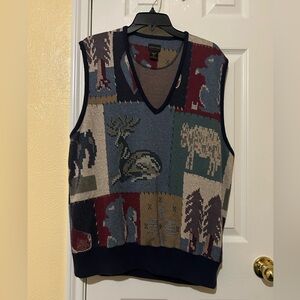 Structure V-Neck Sweater Vest with Animal Motifs. 100% Cotton. Size L.